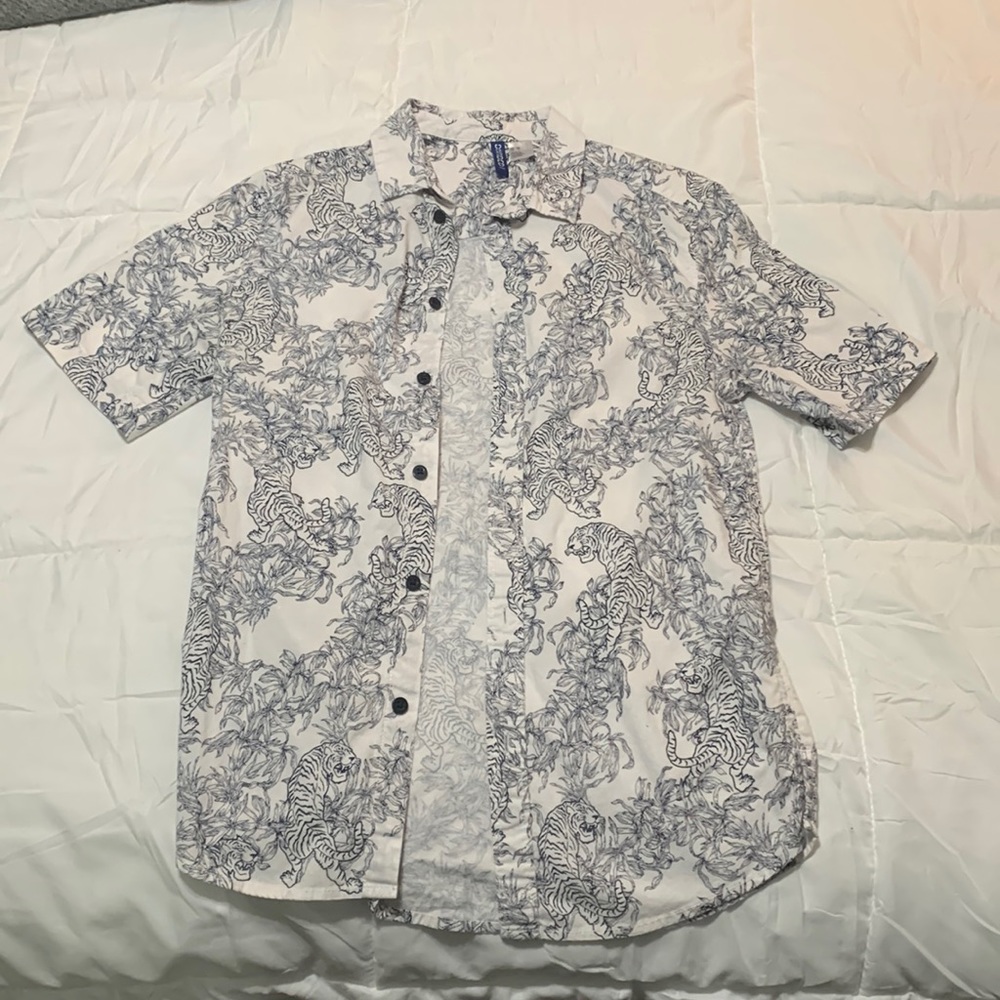 Short sleeve button up, divided h&m shirt
